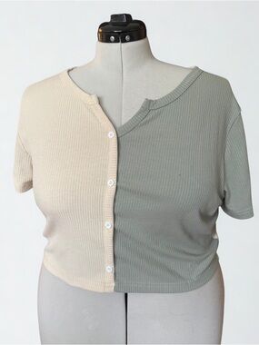 Shein Curve Colorblock Ribbed Button Front Crop Tee 3XL